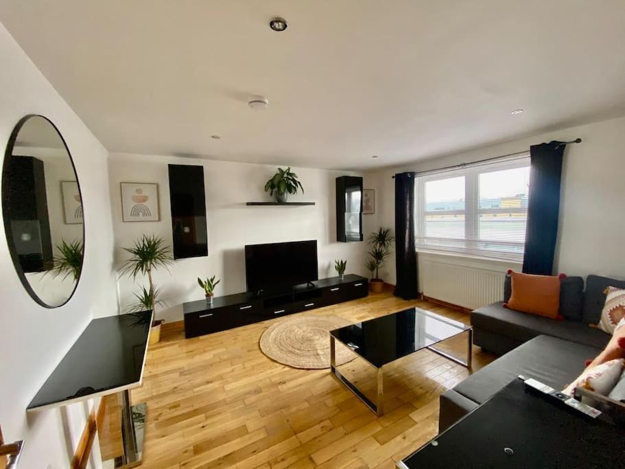City Centre Apartment Next To Bus And Train Station Inverness Eksteriør bilde