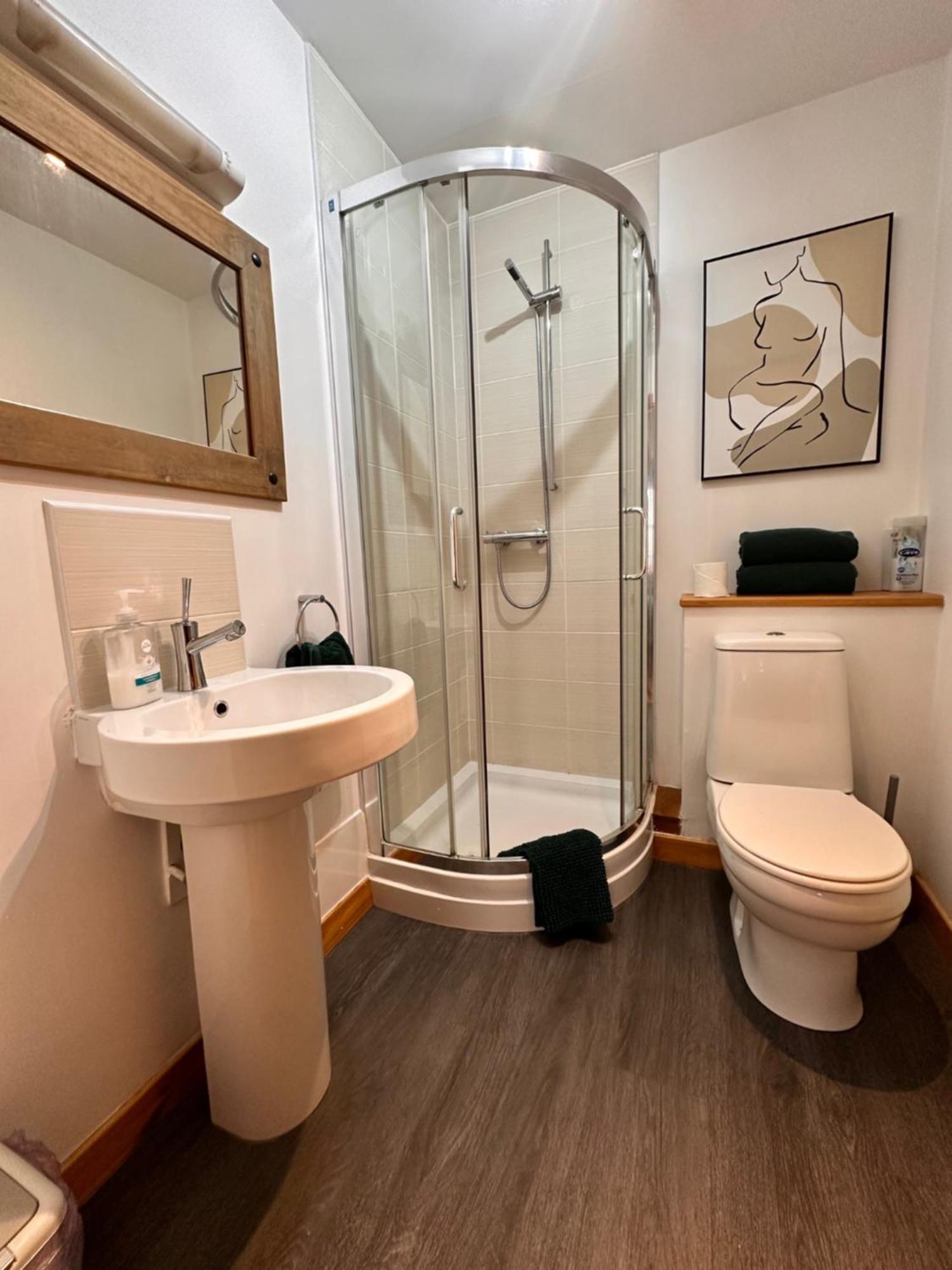 City Centre Apartment Next To Bus And Train Station Inverness Eksteriør bilde